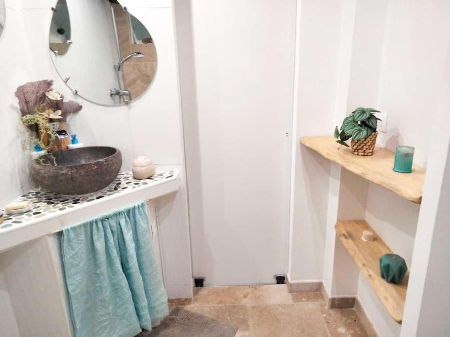 Appartement Au Rez-De-Chaussee Суяк Екстериор снимка